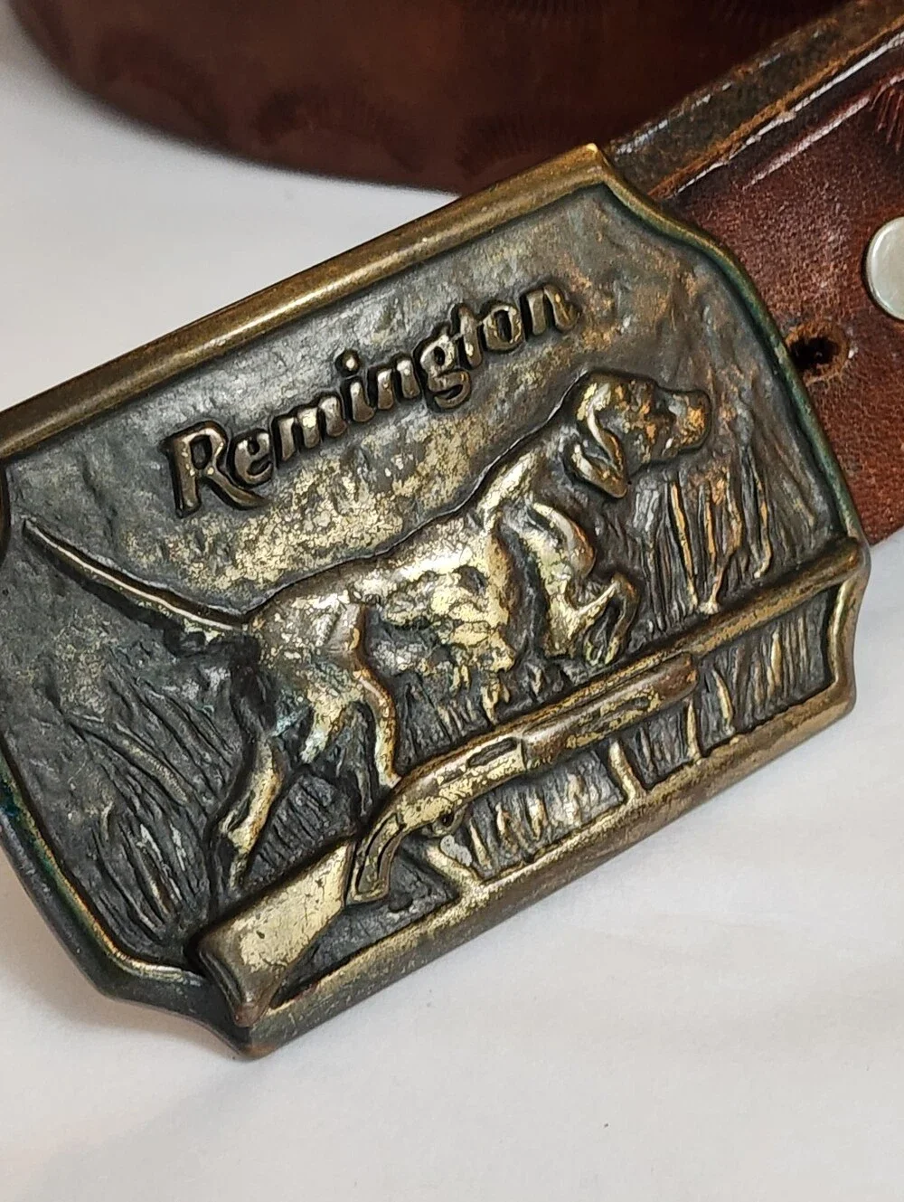 Vintage Remington Belt Buckle & Embossed Brn Leather Belt Sz. XL 43